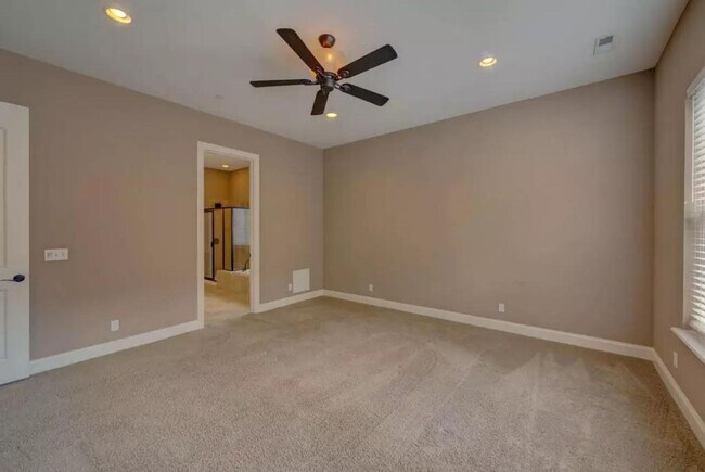 Building Photo - Cates Ave Fourplex