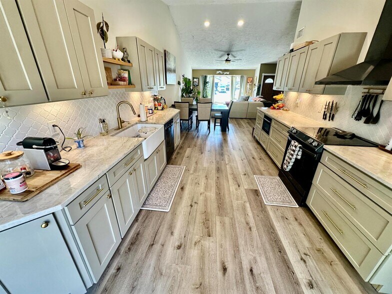 Building Photo - 4492 Brook Dr