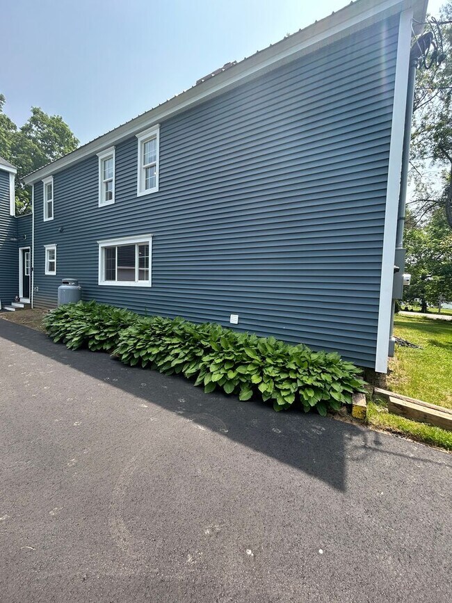 Building Photo - PRICE REDUCTION - Beautiful renovated 5 be...