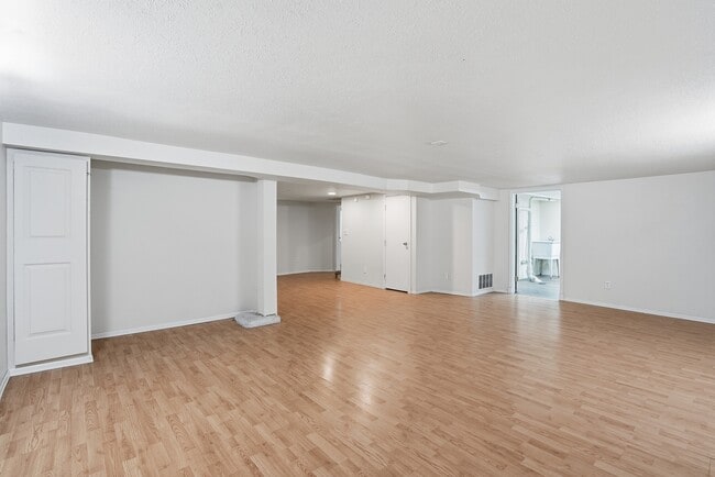 Building Photo - 611 S Ferrall St