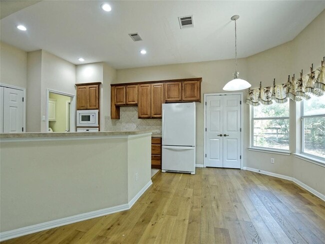 Building Photo - 809 Texas Trail