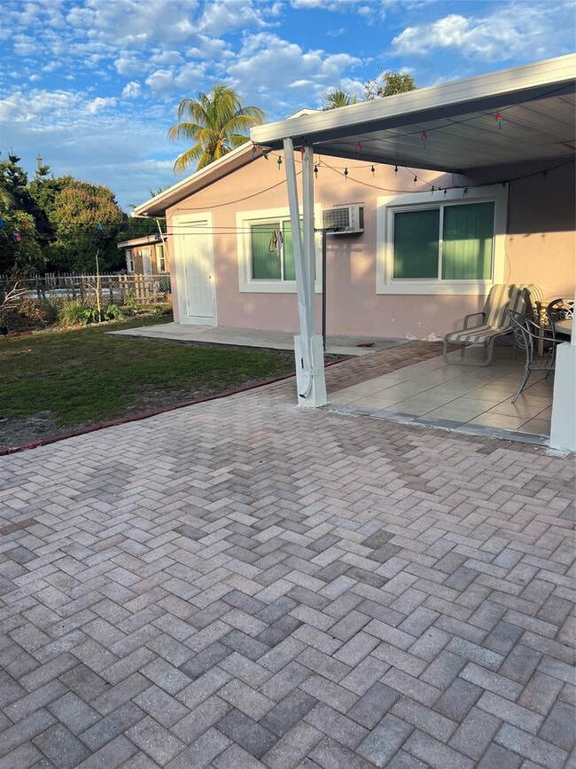 Building Photo - 1403 Broadmoor