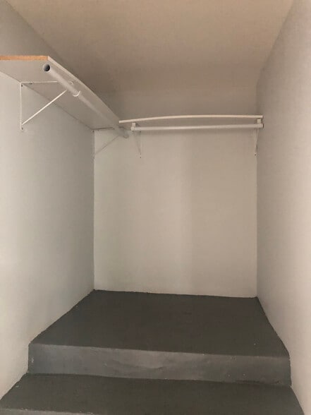 Building Photo - 1868 N Avenue 56