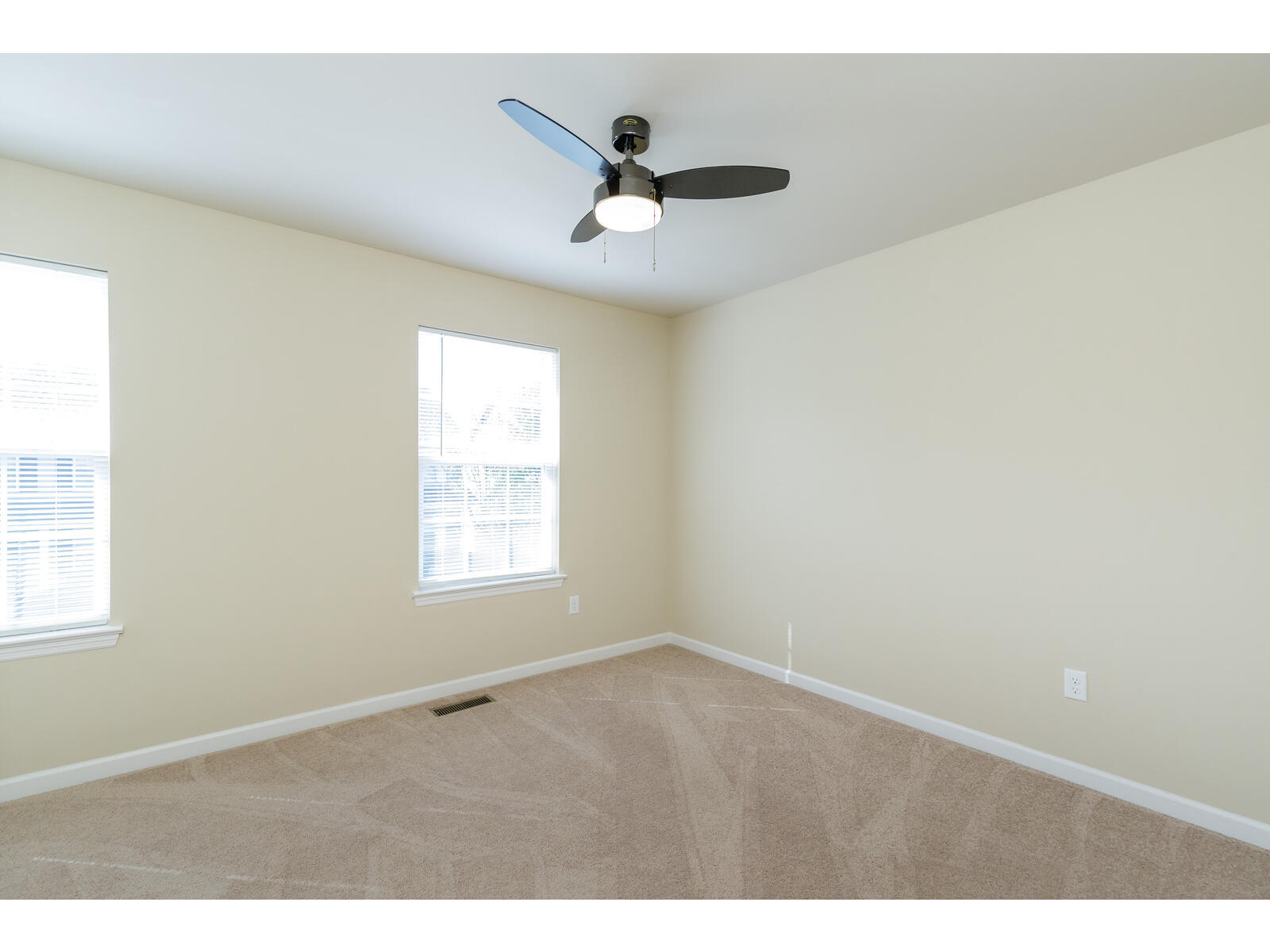 Building Photo - 810 Waler Dr