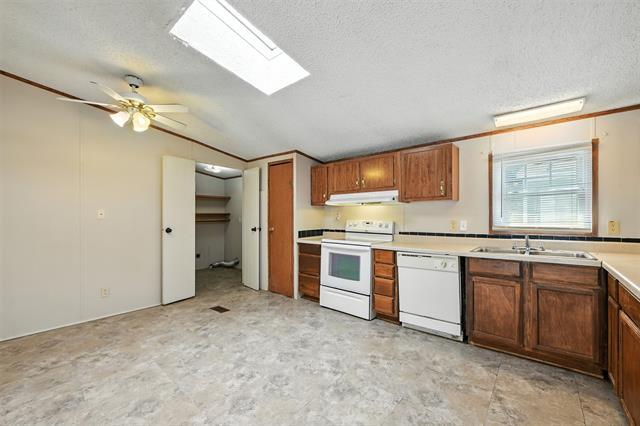 Building Photo - 431 Country Living Dr
