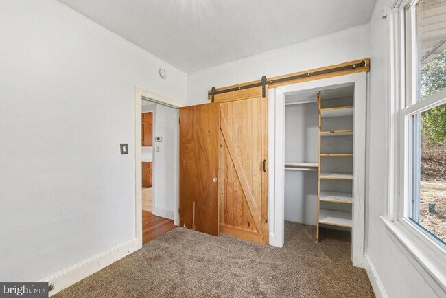 Building Photo - 939 Gravel Pike