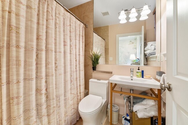 Building Photo - 1105 Park Rd NW