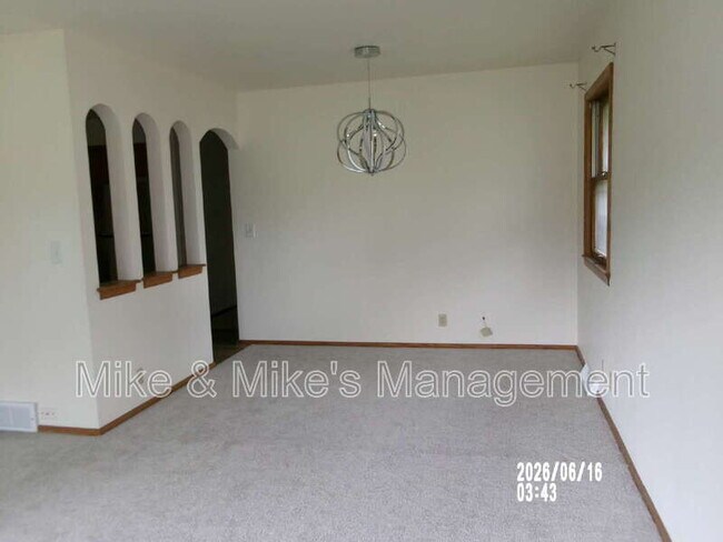 Building Photo - 18620 Midland Pl