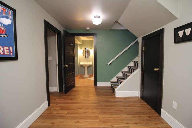 Building Photo - 2343 NE 21st Ave