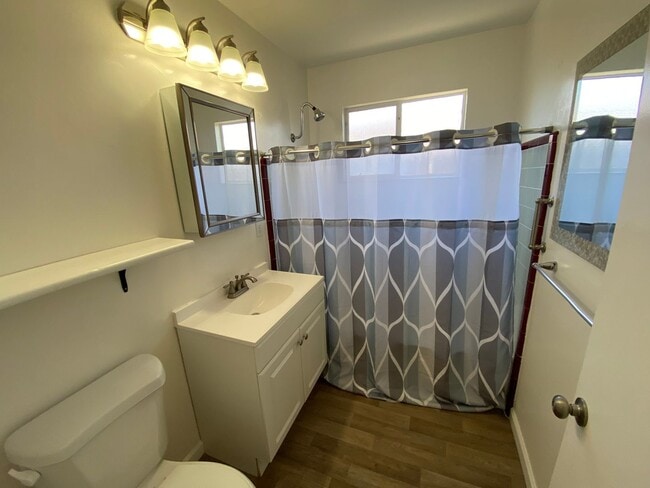 Building Photo - Charming 3 Bedroom Home in Quiet Tree-Line...