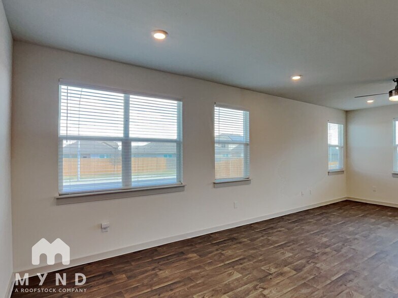 Building Photo - 3029 Egan Dr