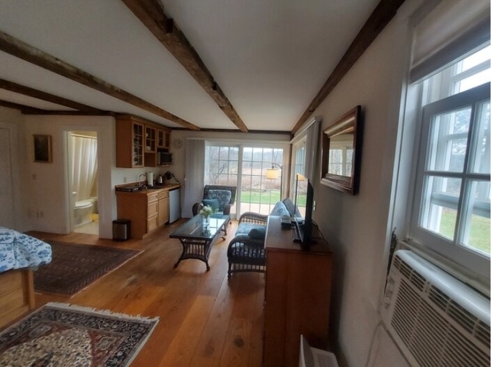 Building Photo - 286 Sharon Mountain Rd