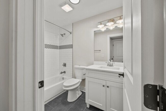 Building Photo - 1185 Gustavus Ln