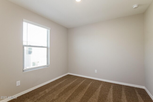 Building Photo - 3939 S 82nd Dr