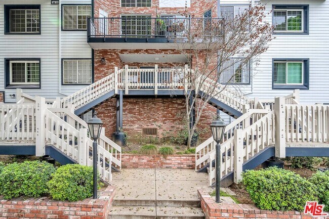 Building Photo - 2677 S Centinela Ave