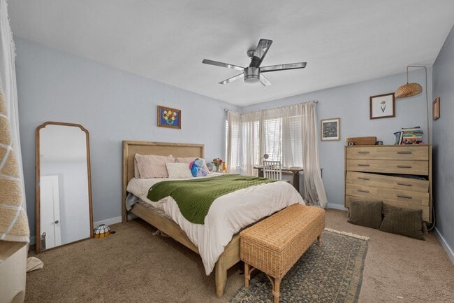 Building Photo - Large backyard - no back house!