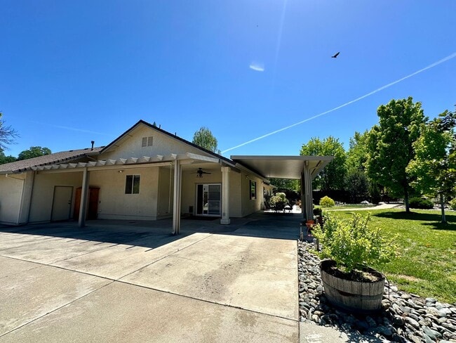 Building Photo - Beautiful well maintained home! Excellent ...