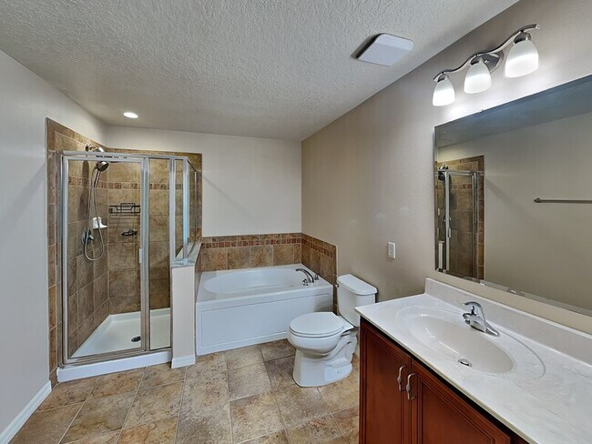 Building Photo - 11843 Verrazano Dr