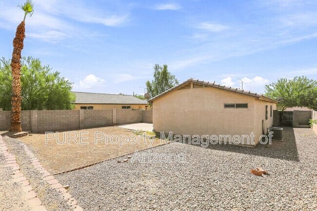 Building Photo - 8952 E Birchwood Cir
