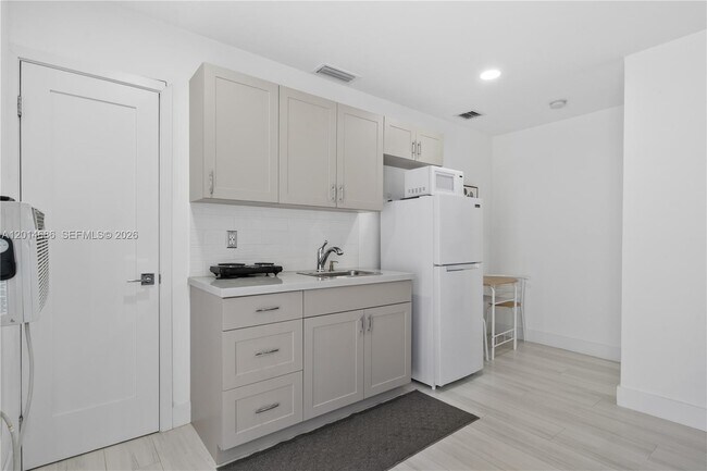 Building Photo - 1204 SW 143rd Ct