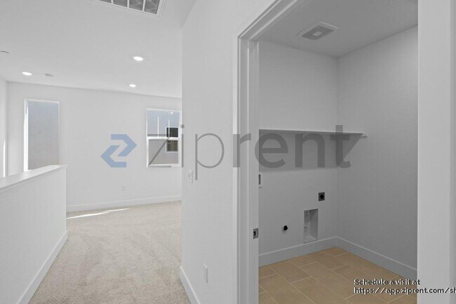 Building Photo - 3335 Cascade Dr