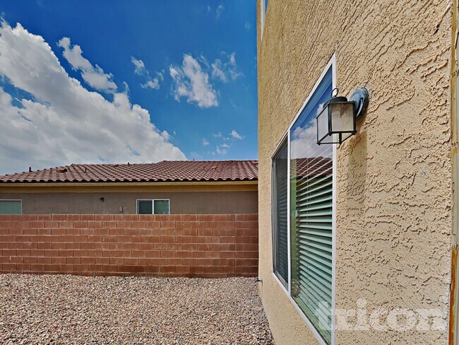 Building Photo - 6950 Diver Ave