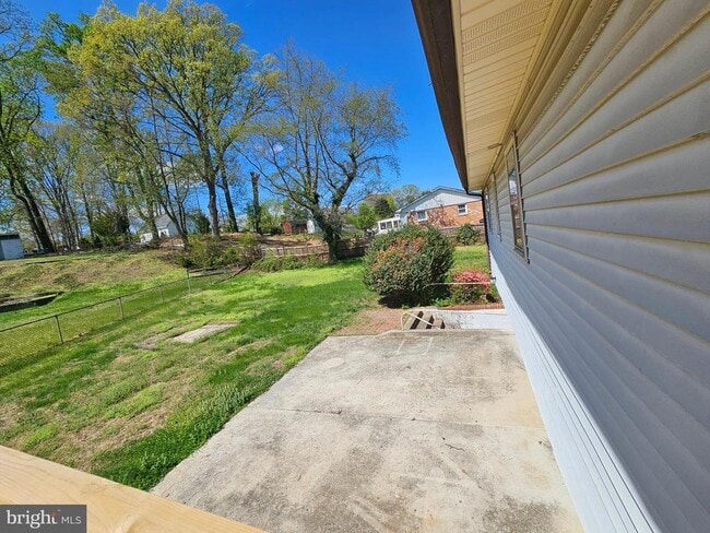 Building Photo - 14236 Caroline St