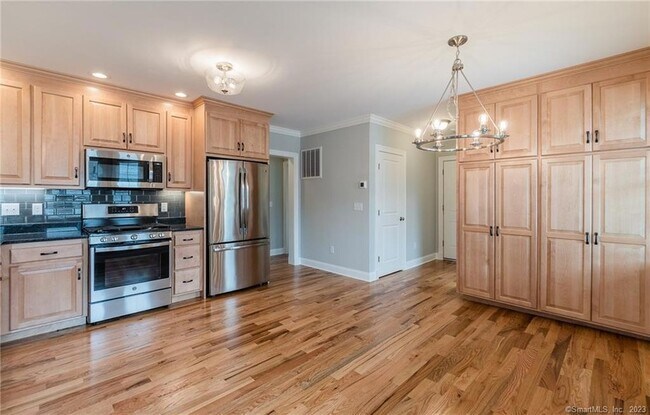 Building Photo - 192 Montauk Ave