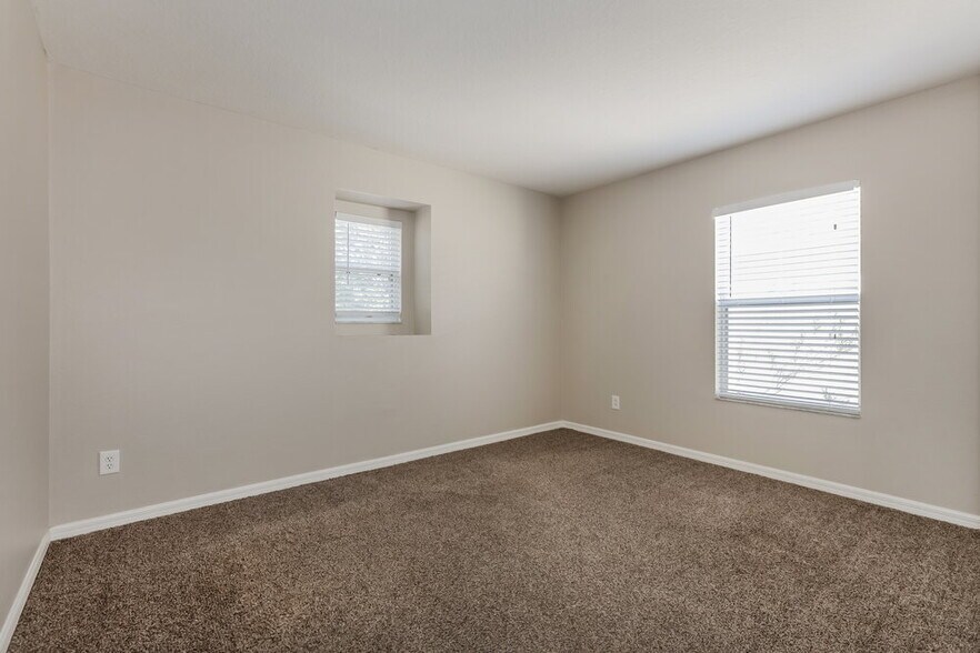 Building Photo - 11015 Golden Silence Dr