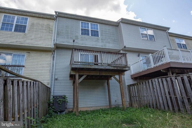 Building Photo - 128 Pony Cir