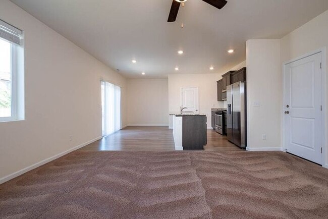 Building Photo - Spacious Newer Home Ready for Move IN