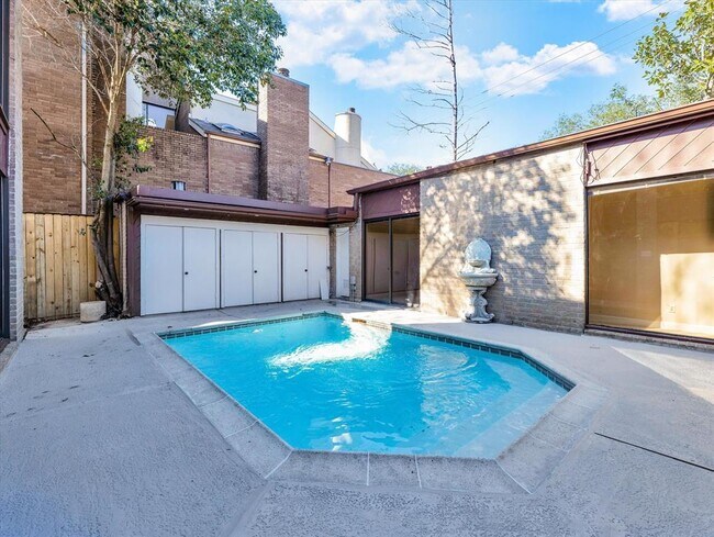 Building Photo - 5600 San Felipe St