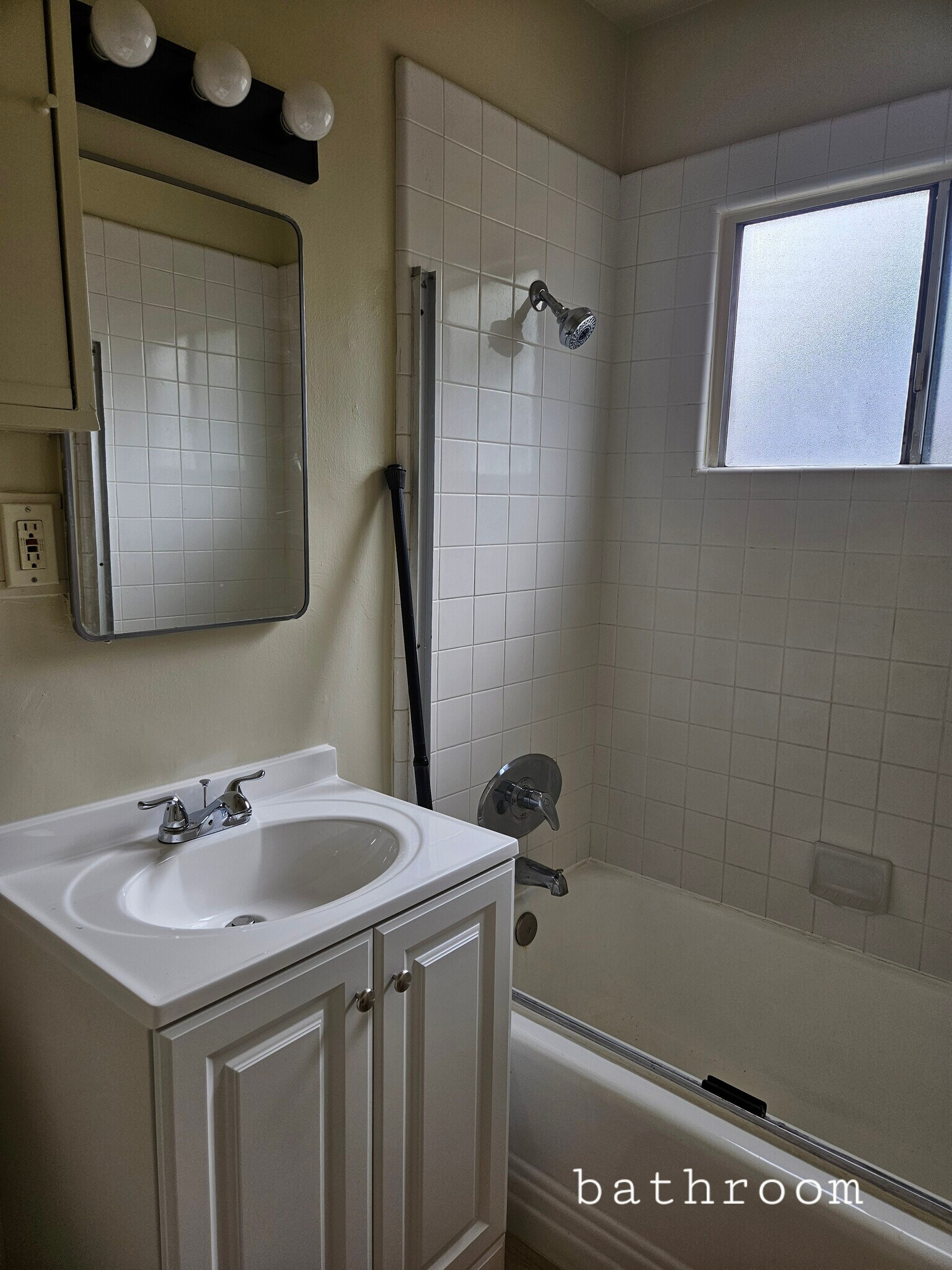 bathroom - 5927 Lemp Ave
