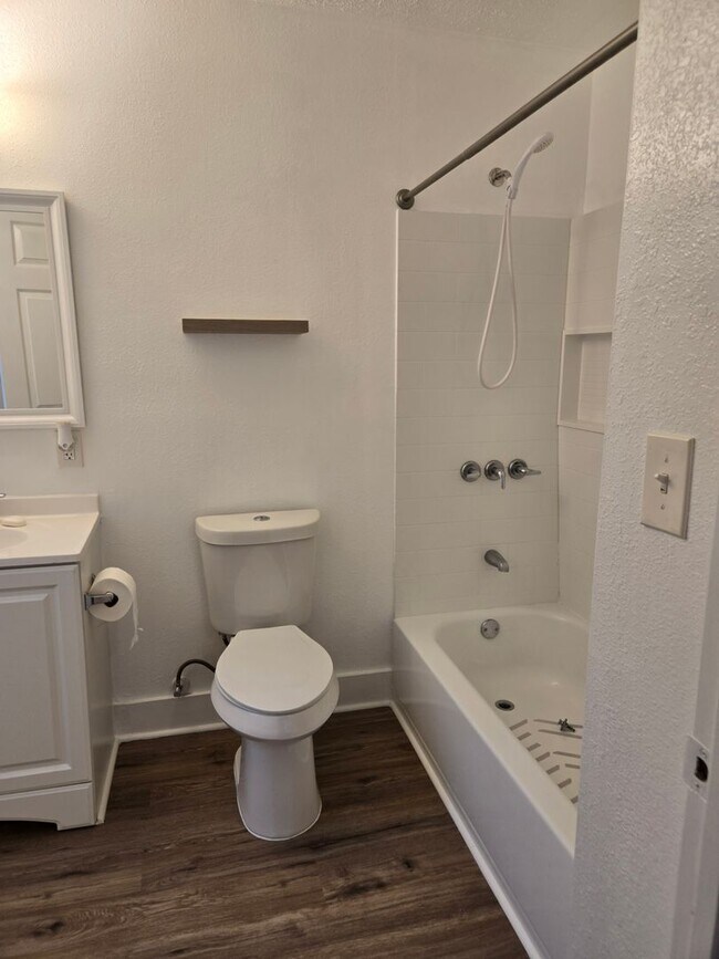 Building Photo - 4 Bedroom; 2 Bath home with Central Heatin...