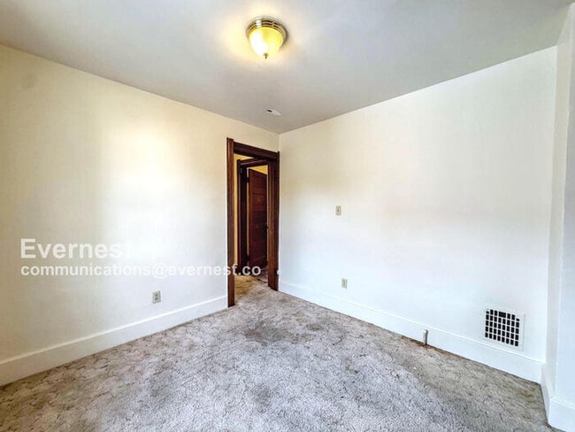 Building Photo - 1031 N Michigan St