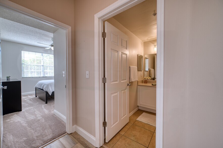 Hallway to 2nd Bedroom and Bathroom - 5551 Bentgrass Dr