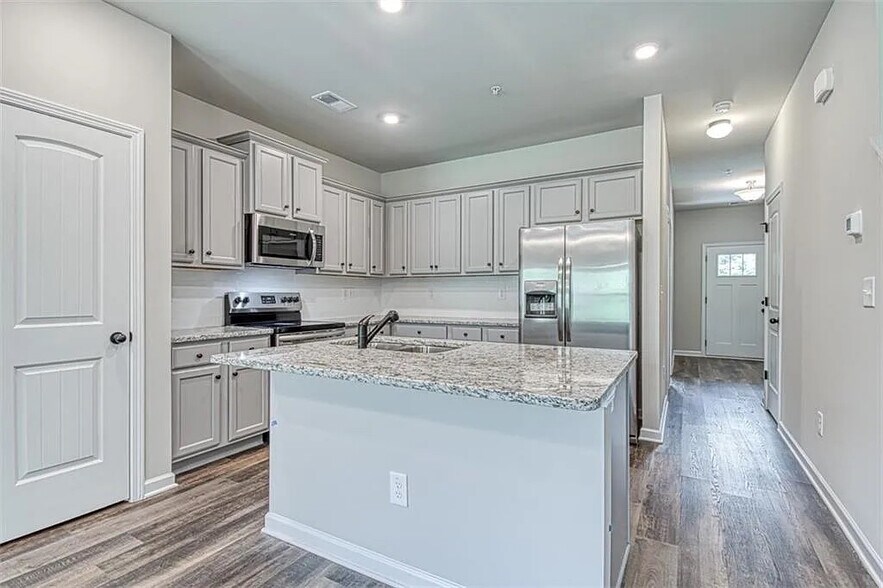 Building Photo - Room in Townhome on Bayrose Cir