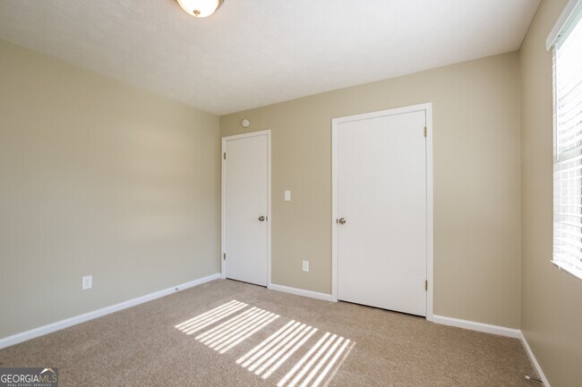 Building Photo - 3790 Creekview Cir