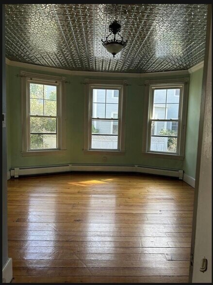 Building Photo - 296 Elm St