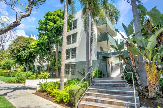 Building Photo - 454 N Oakhurst Dr