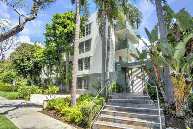 Building Photo - 454 N Oakhurst Dr