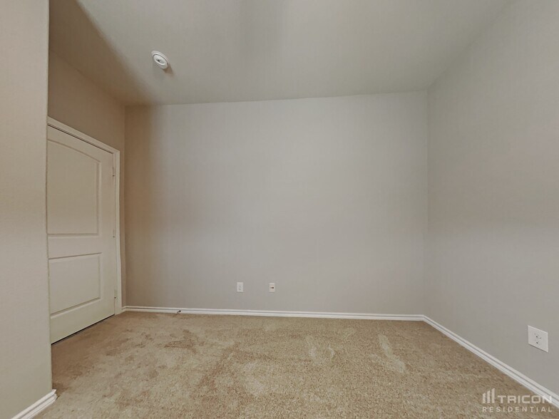Building Photo - 2933 Saddle Creek Dr