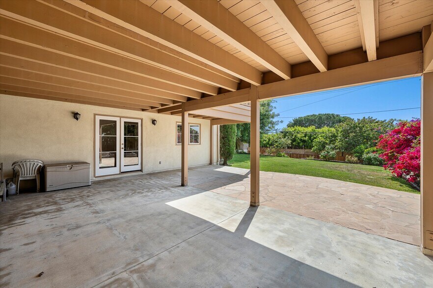Building Photo - 2129 Palos Verdes Dr W