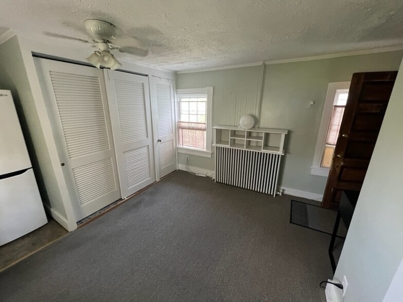 Building Photo - 127 Goldsborough St
