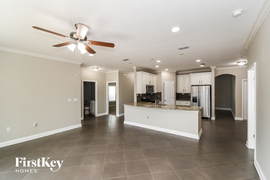 Building Photo - 2406 Caney Oaks Dr