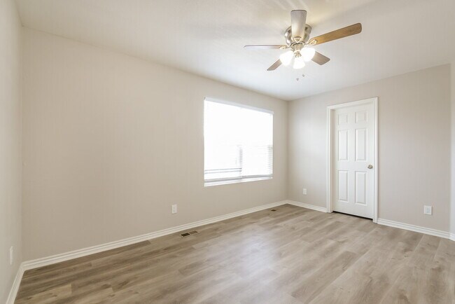 Building Photo - 12961 Leesburg Rd