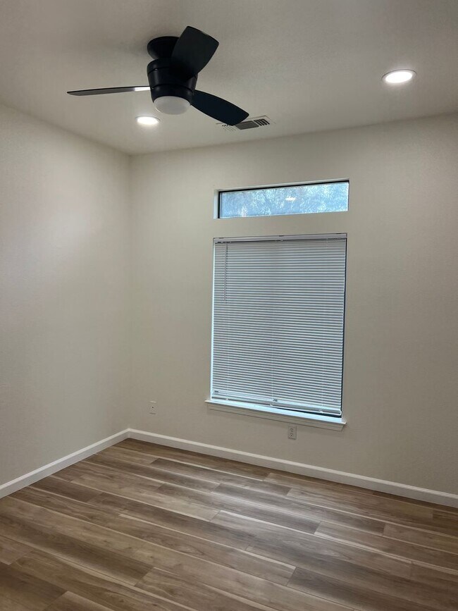 Building Photo - Beautiful Family Home