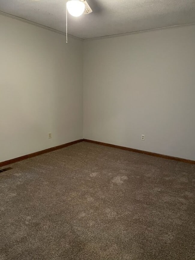 Building Photo - SINGLE FAMILY HOME