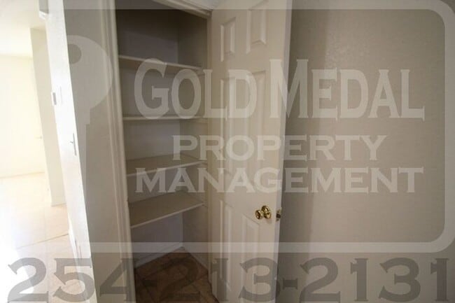 Building Photo - Charming 3-bed, 2-bath fourplex now availa...