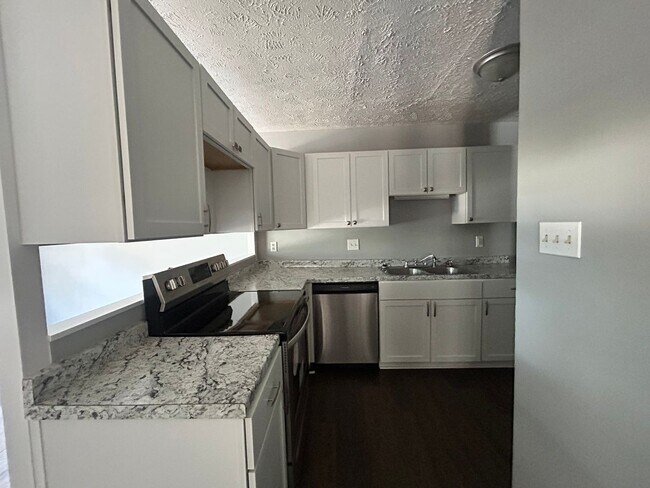 Building Photo - 6466 Kelmscot Ct